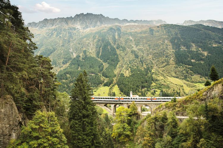 Gotthard Panorama Express